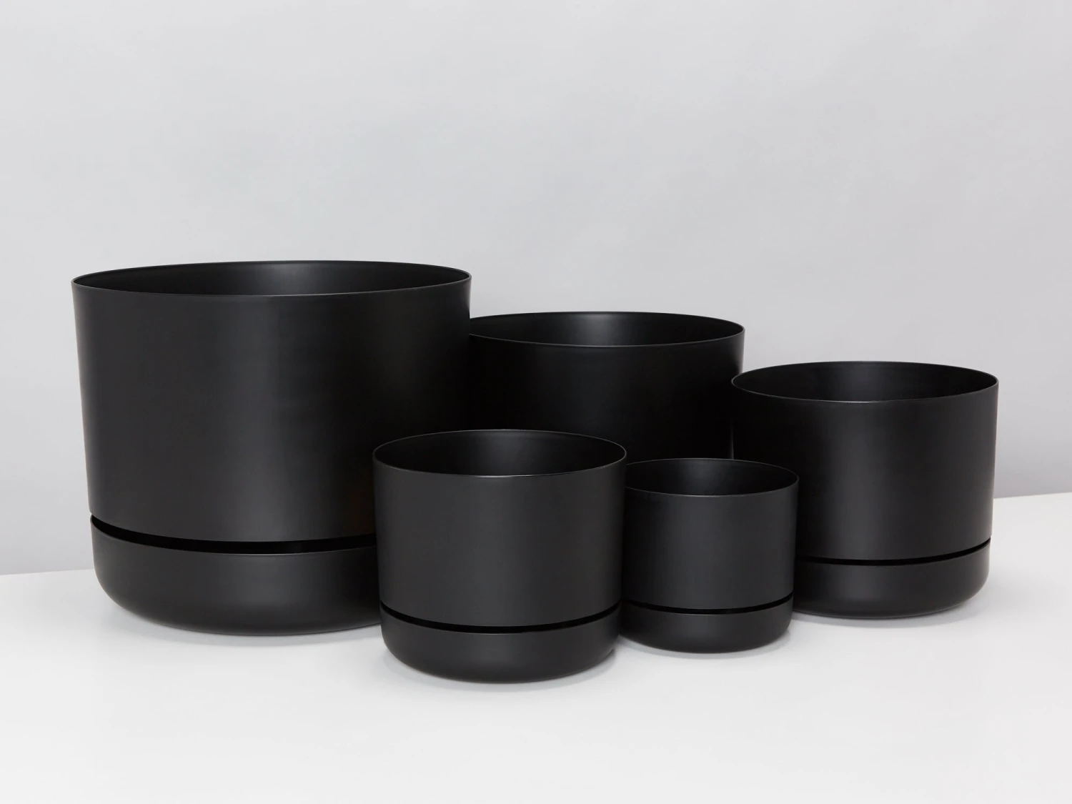 Black Self-Watering Pots 250mm - Recycled Plastic - Image 2